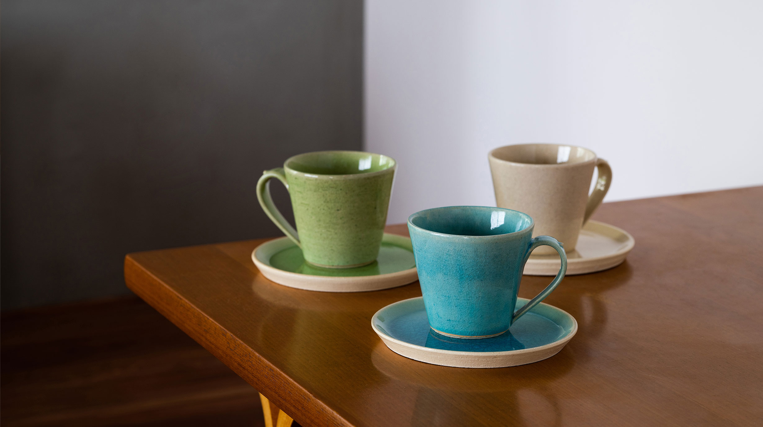 モダンデザインの伝統工芸マグカップで、ブレイクタイムを贅沢に