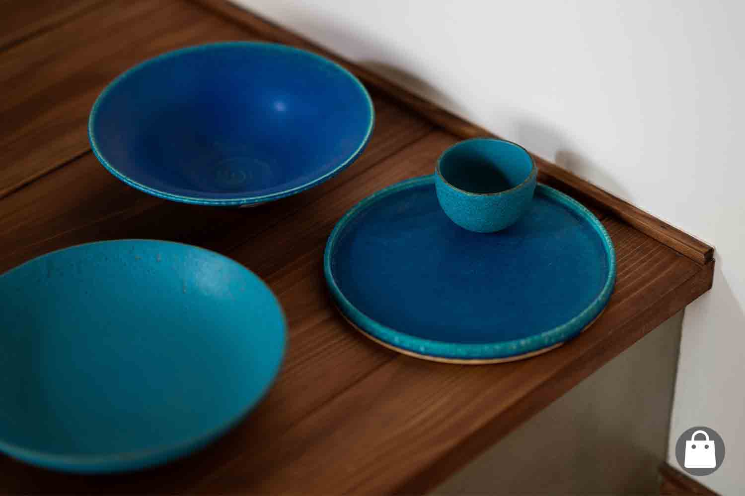 琵琶湖ブルーと信楽焼の融合！THE HARVESTが提案する伝統工芸とモダンデザインのテーブルウェア