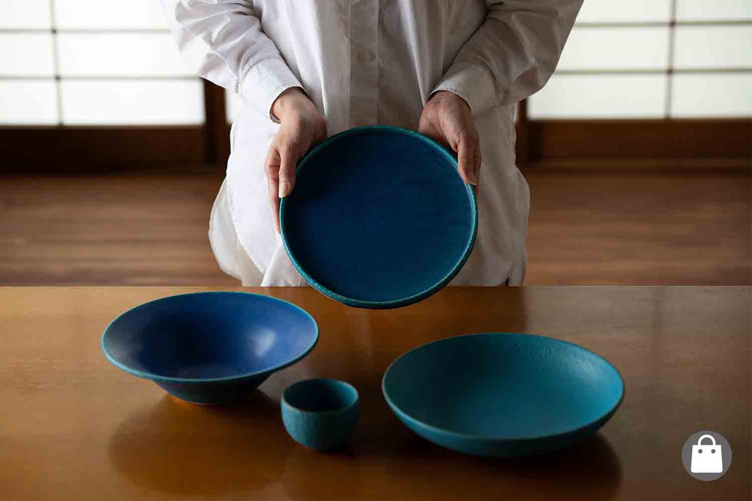 琵琶湖ブルーと信楽焼の融合！THE HARVESTが提案する伝統工芸とモダンデザインのテーブルウェア