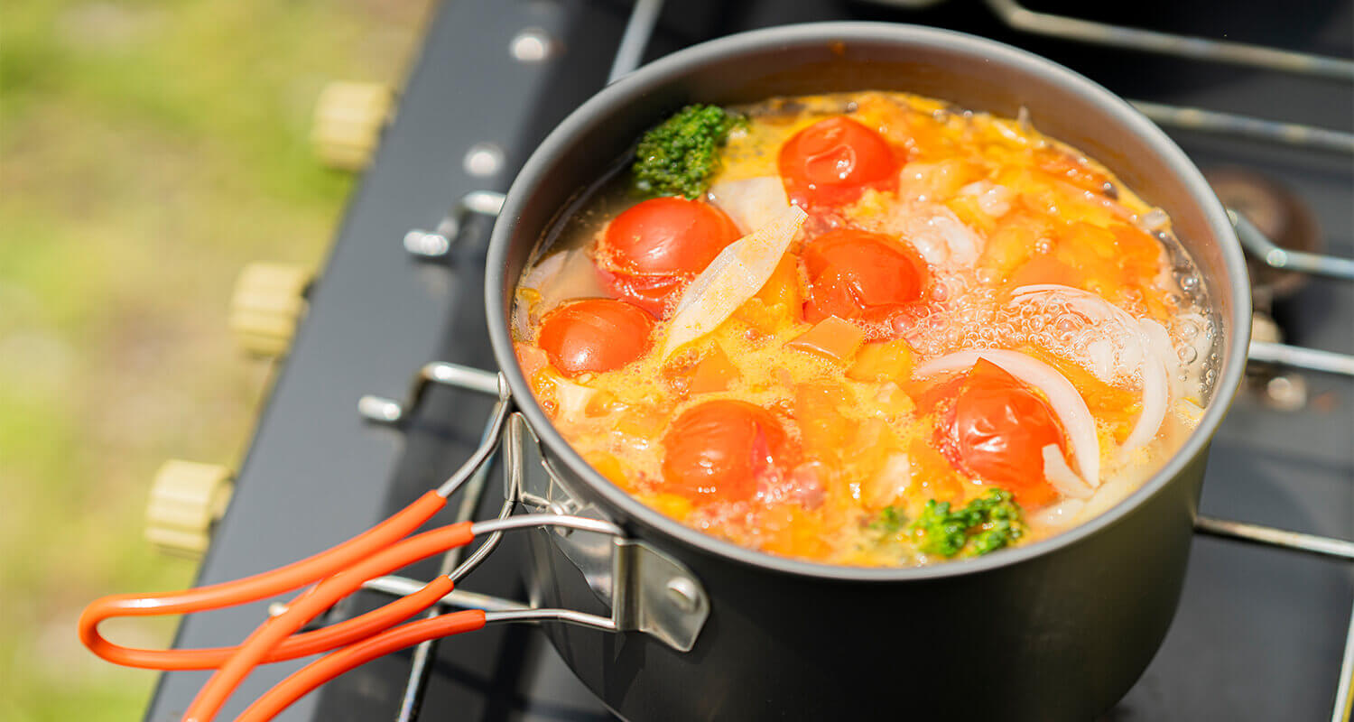 お外で実践！ お店レベルの激うまスープレシピ　大倉クラブ&ホテルズオリジナルの黄金だしで食べる！　キャンプめしのご馳走スープ