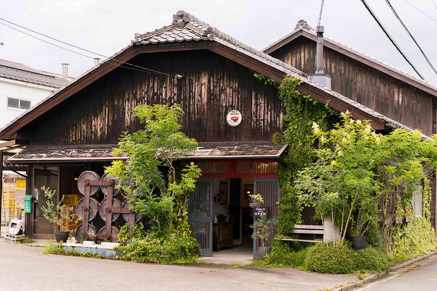 ボクとワタシの伝統工芸「信楽焼」を求めて人気窯元「丸十製陶」へ