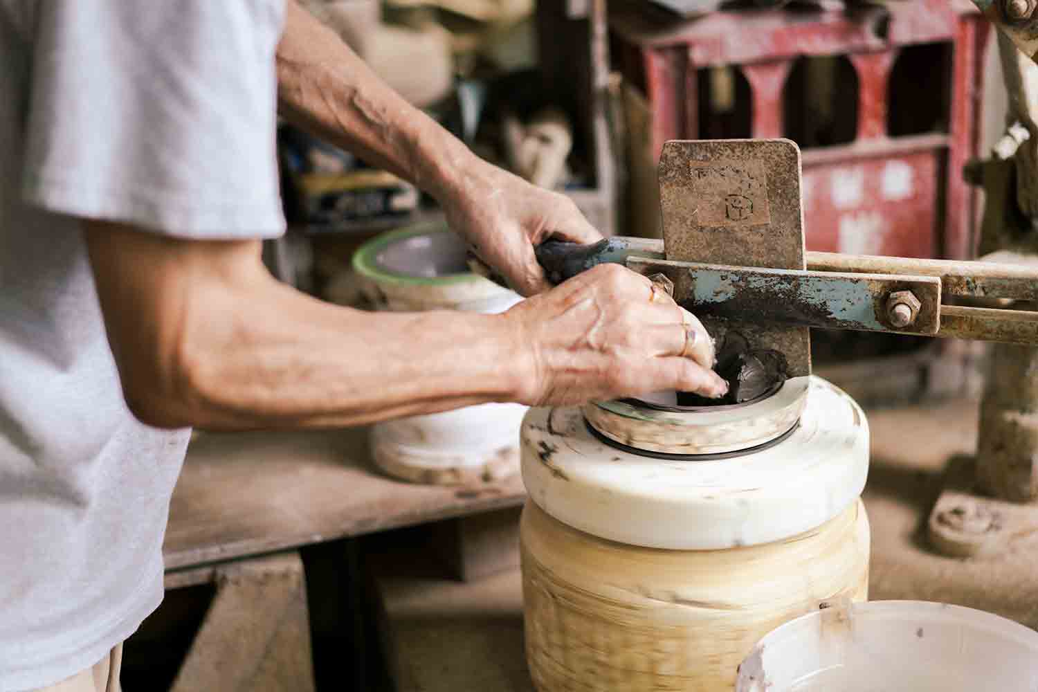 ボクとワタシの伝統工芸「信楽焼」を求めて人気窯元「丸十製陶」へ