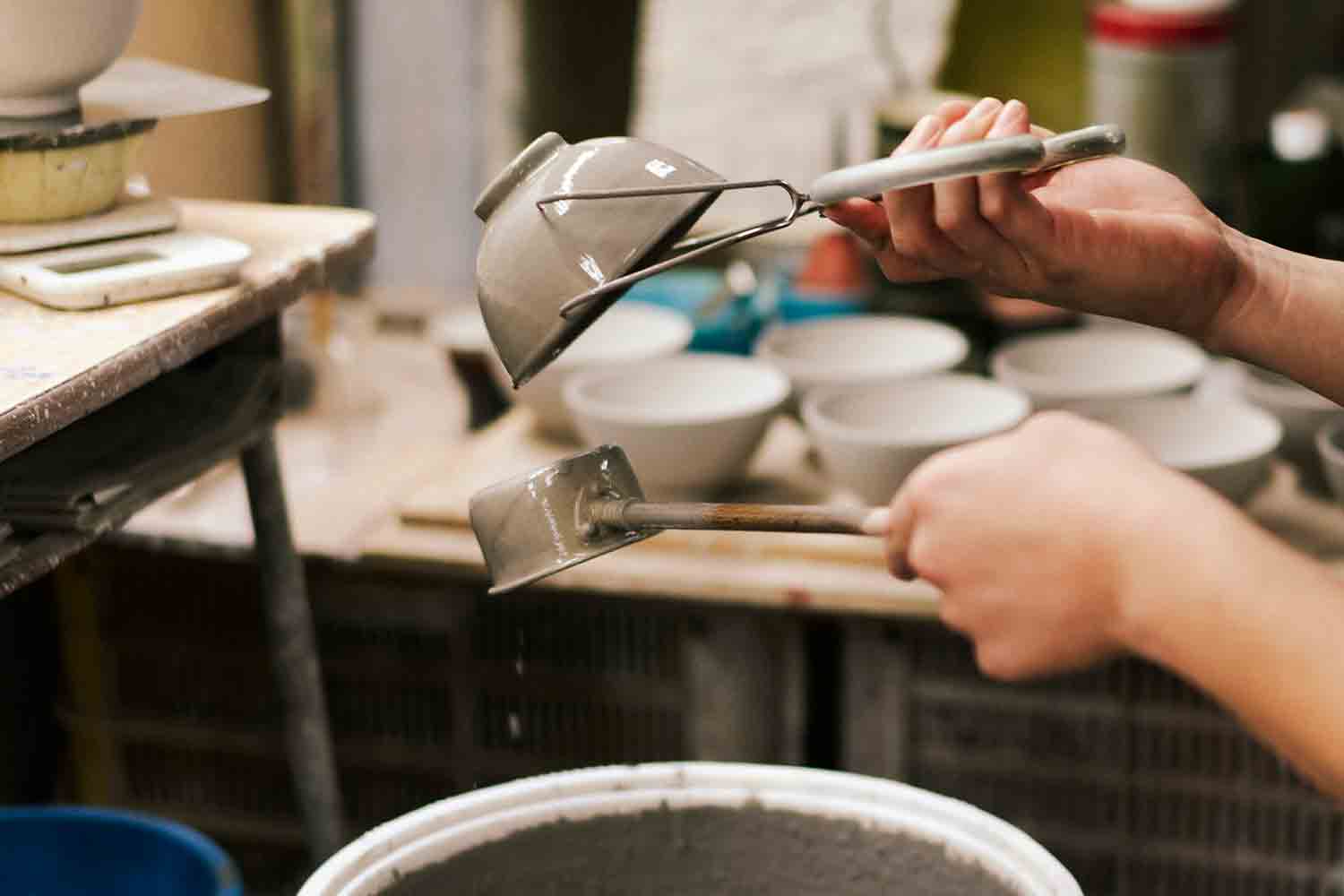 ボクとワタシの伝統工芸「信楽焼」を求めて人気窯元「丸十製陶」へ