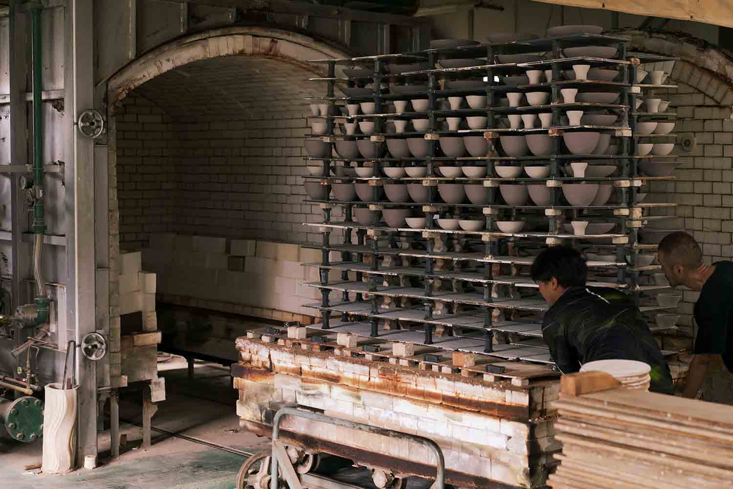 ボクとワタシの伝統工芸「信楽焼」を求めて人気窯元「丸十製陶」へ