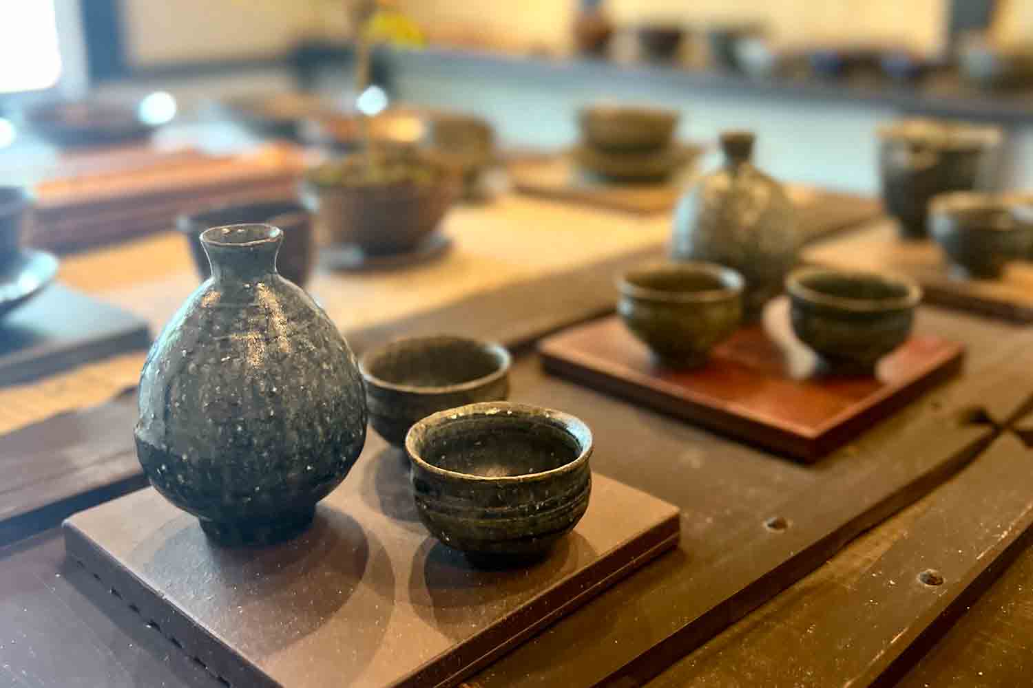 ボクとワタシの伝統工芸「信楽焼」を求めて人気窯元「丸十製陶」へ