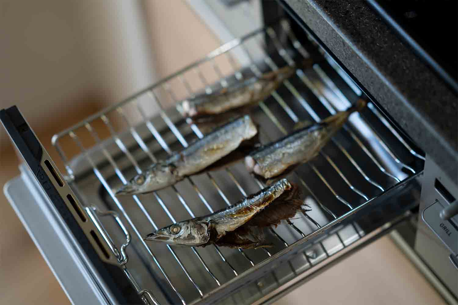 ニッポンローカルの台所vol.1。サンマをまるっと炊き込んだ郷土料理『さよりめし』で秋を味わう