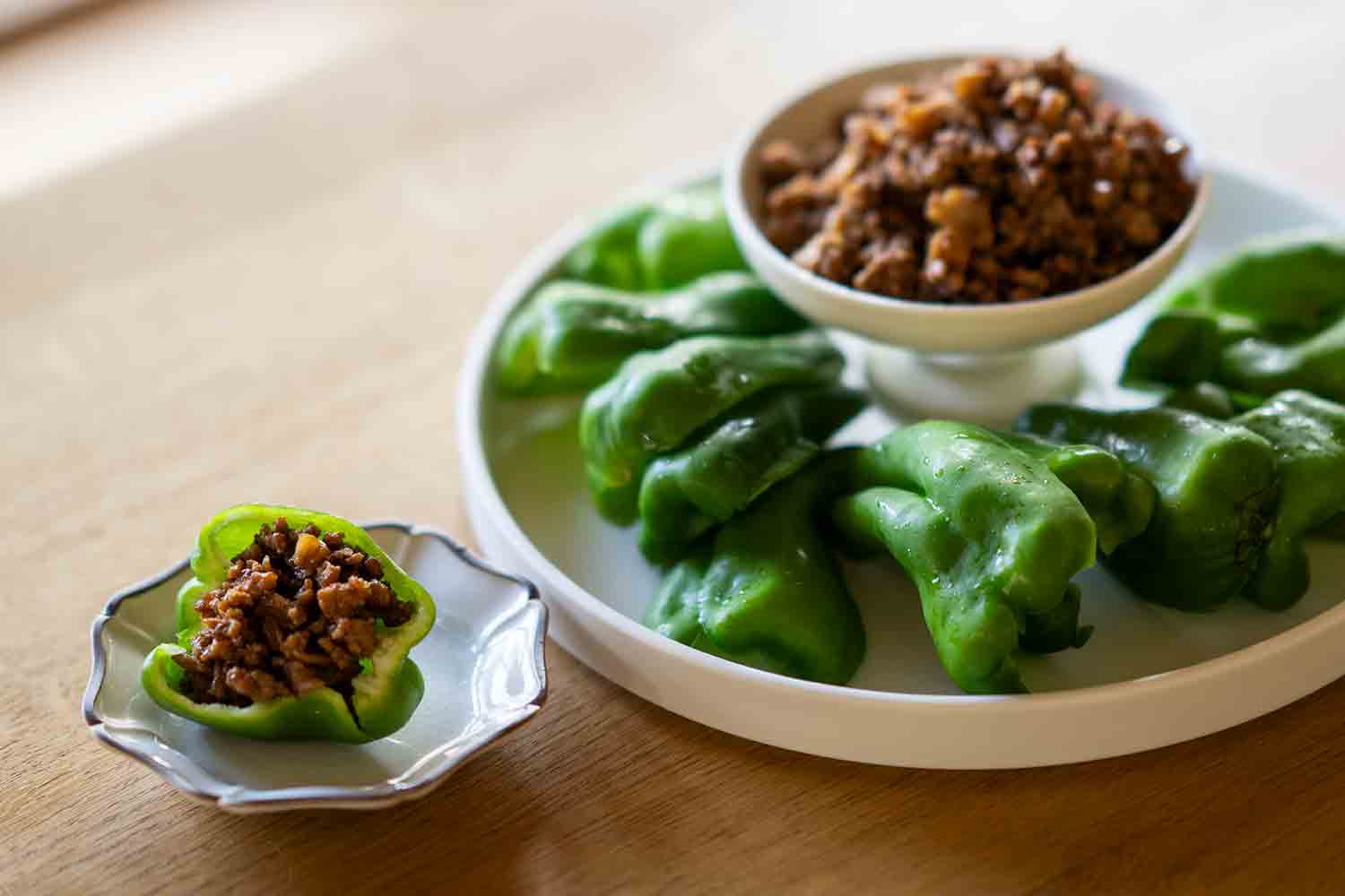 【生ピーマンの栄養メリットもご紹介】スパイス際立つ、生ピーマンの肉詰めレシピ！