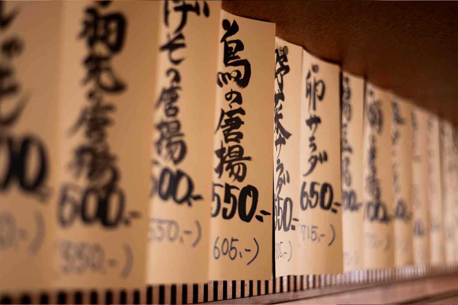 石川県小松市の老舗居酒屋『天力』で名物〈三角のから揚げ〉と地元日本酒を堪能する