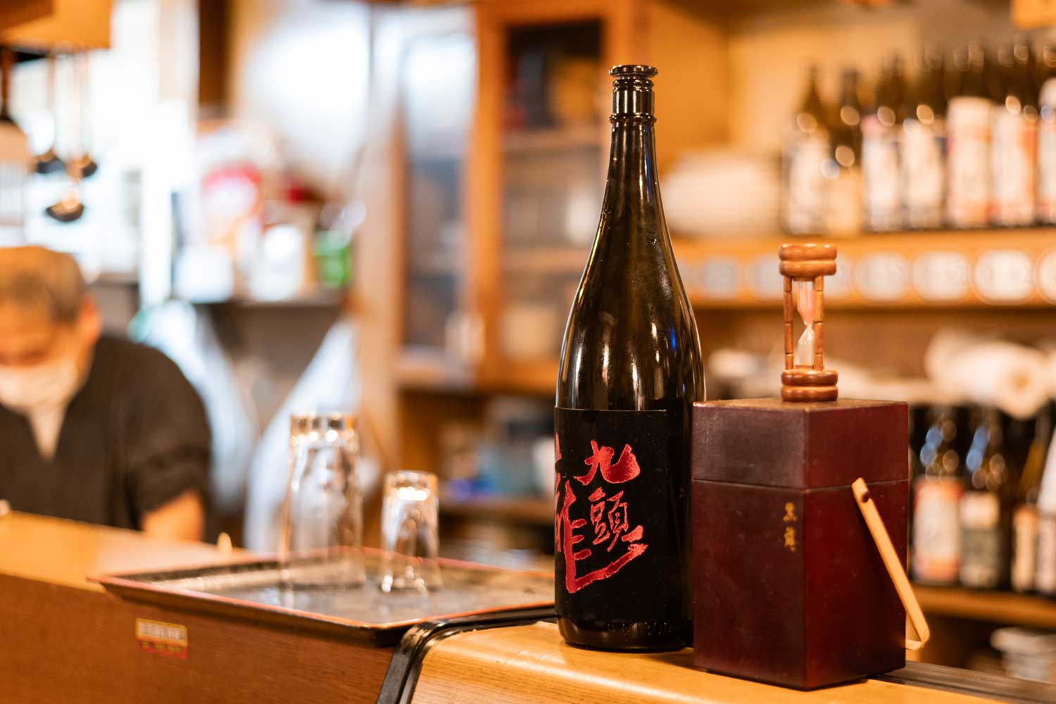 石川県小松市の老舗居酒屋『天力』で名物〈三角のから揚げ〉と地元日本酒を堪能する