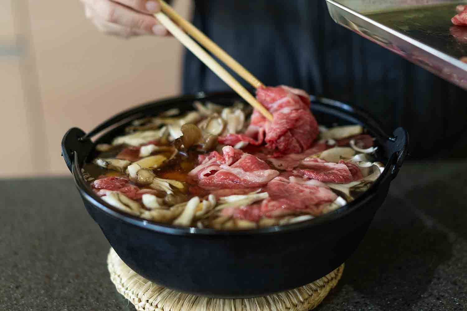 盛りだくさんの食材が一度に味わえる『芋煮』