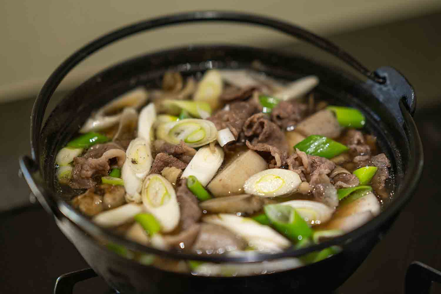 盛りだくさんの食材が一度に味わえる『芋煮』