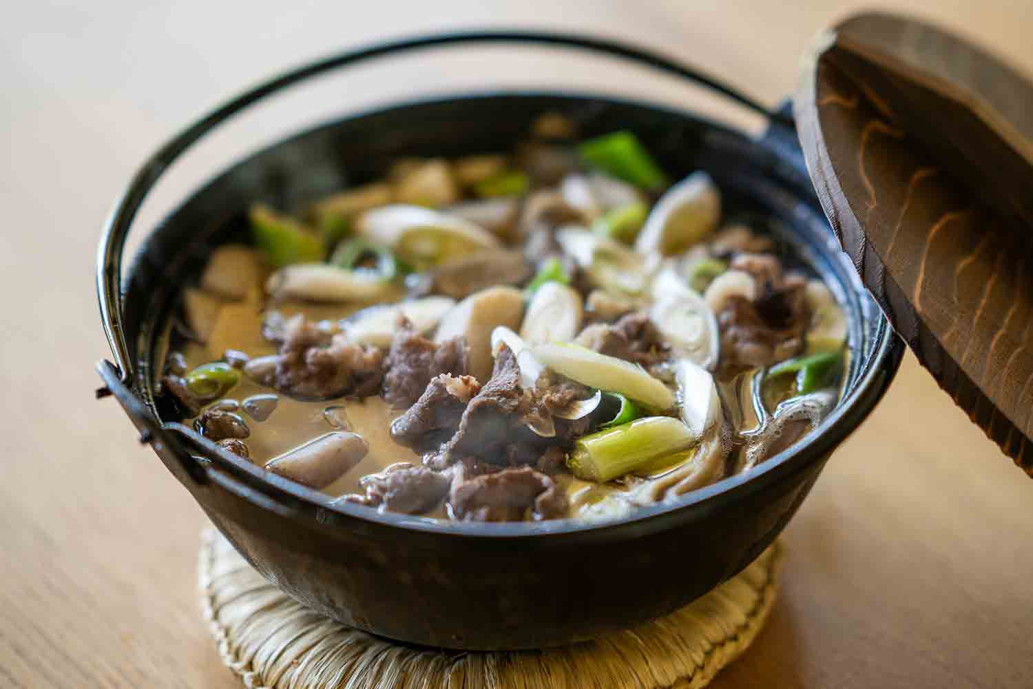 盛りだくさんの食材が一度に味わえる『芋煮』