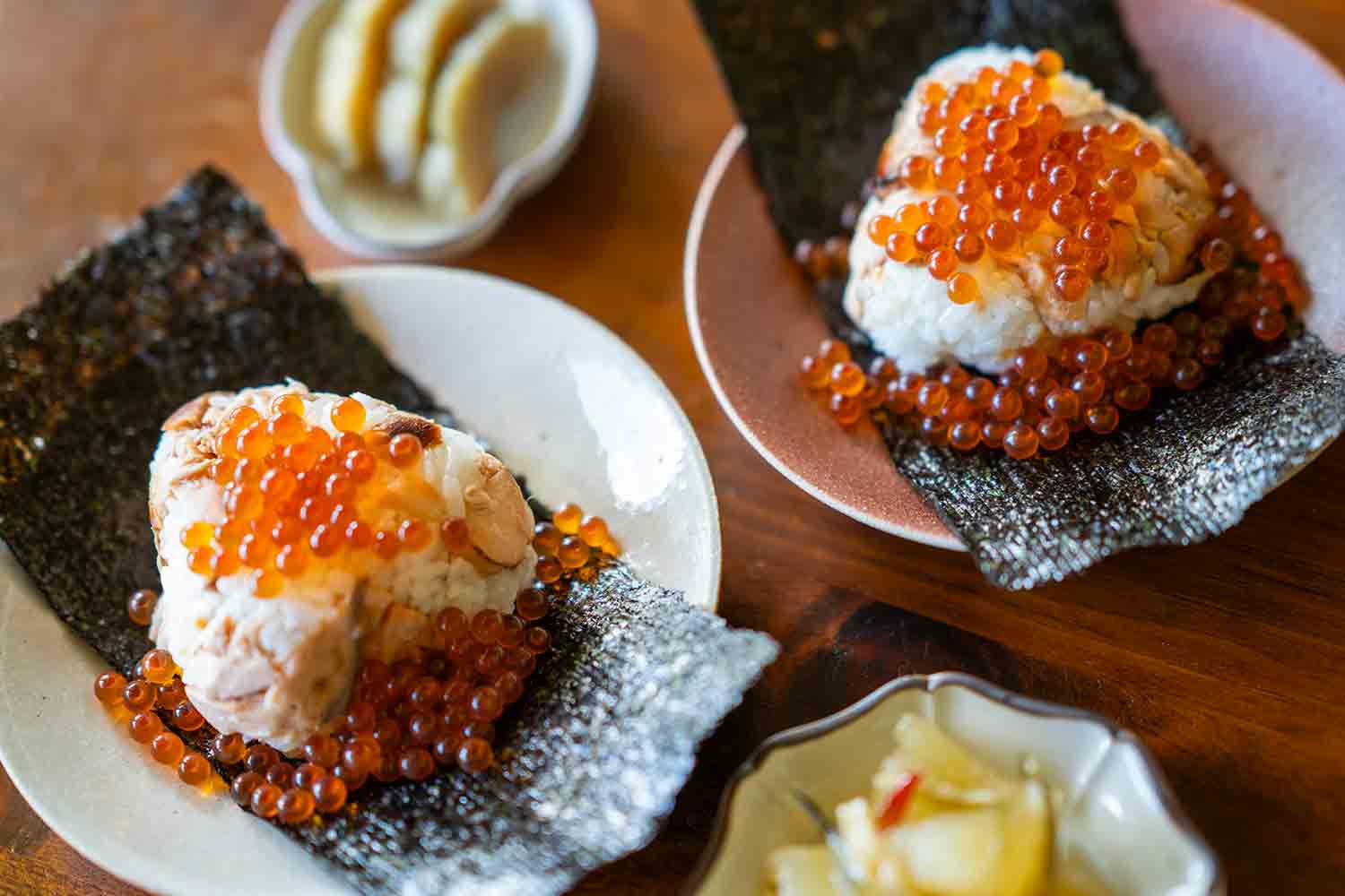 北海道の秋の味覚！ 『鮭とイクラの親子おむすび』