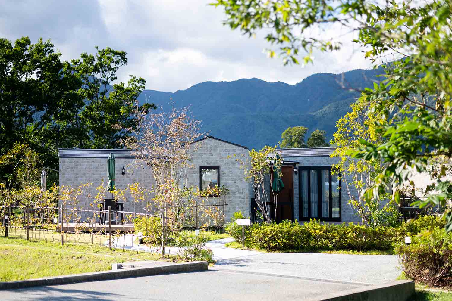 4人と1匹の仲良し家族が行く　近江舞子のペットと泊まれるサウナ付きグランピング施設