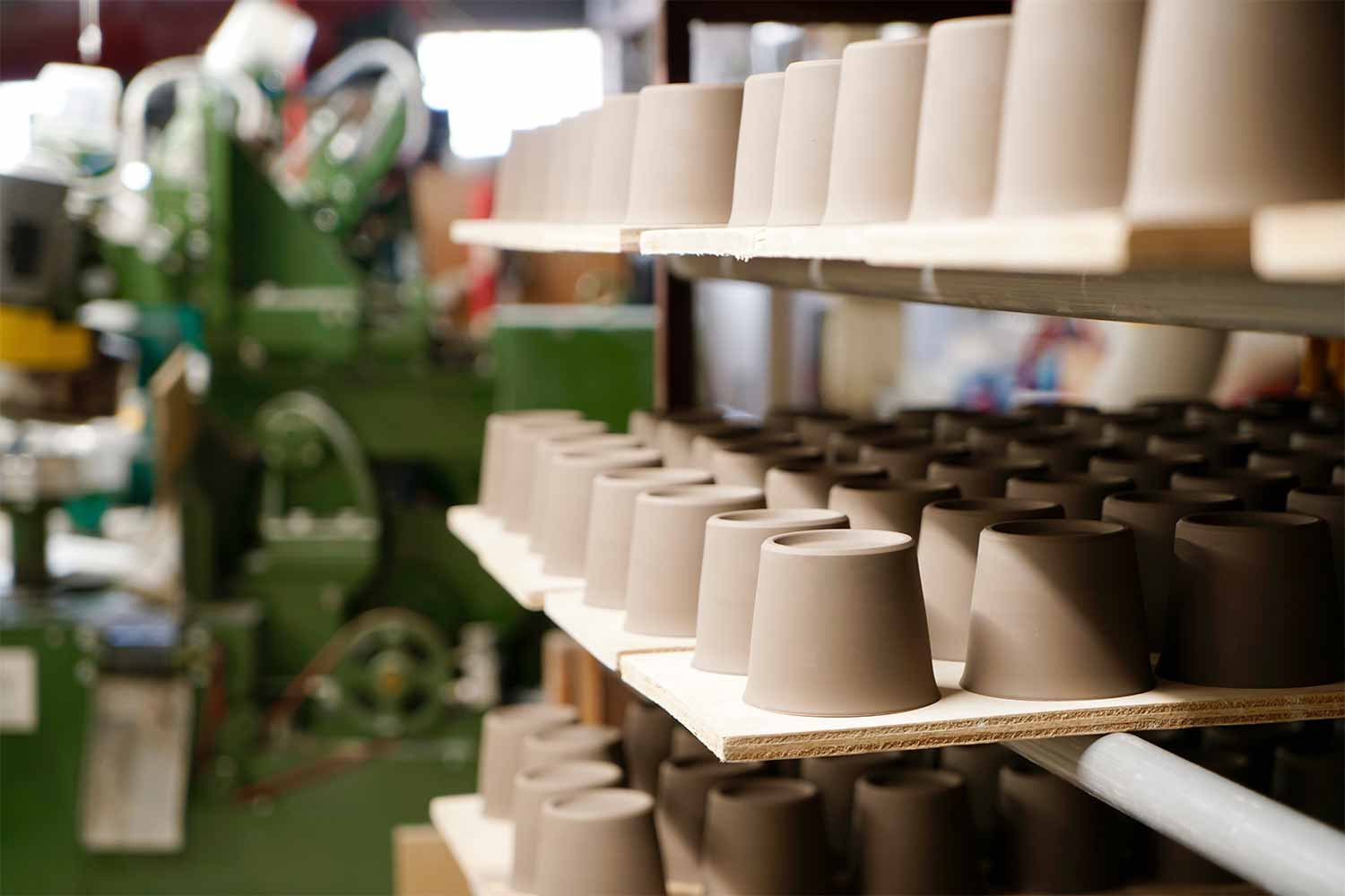 モダンアートと伝統工芸のコラボレーション！<br>アーティスト須田 悠さんと九谷焼の窯元へ