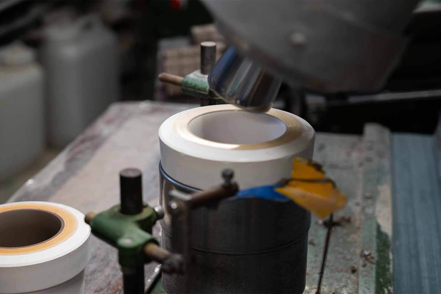 モダンアートと伝統工芸のコラボレーション！<br>アーティスト須田 悠さんと九谷焼の窯元へ