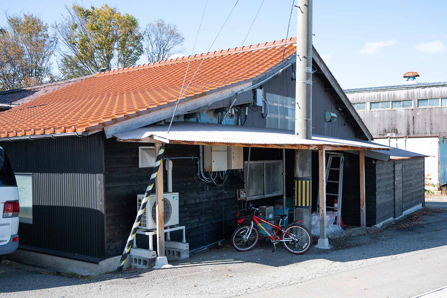 モダンアートと伝統工芸のコラボレーション！<br>アーティスト須田 悠さんと九谷焼の窯元へ