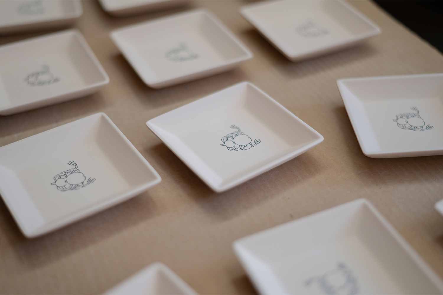 モダンアートと伝統工芸のコラボレーション！<br>アーティスト須田 悠さんと九谷焼の窯元へ