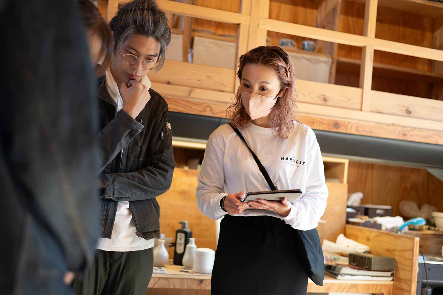 モダンアートと伝統工芸のコラボレーション！<br>アーティスト須田 悠さんと九谷焼の窯元へ