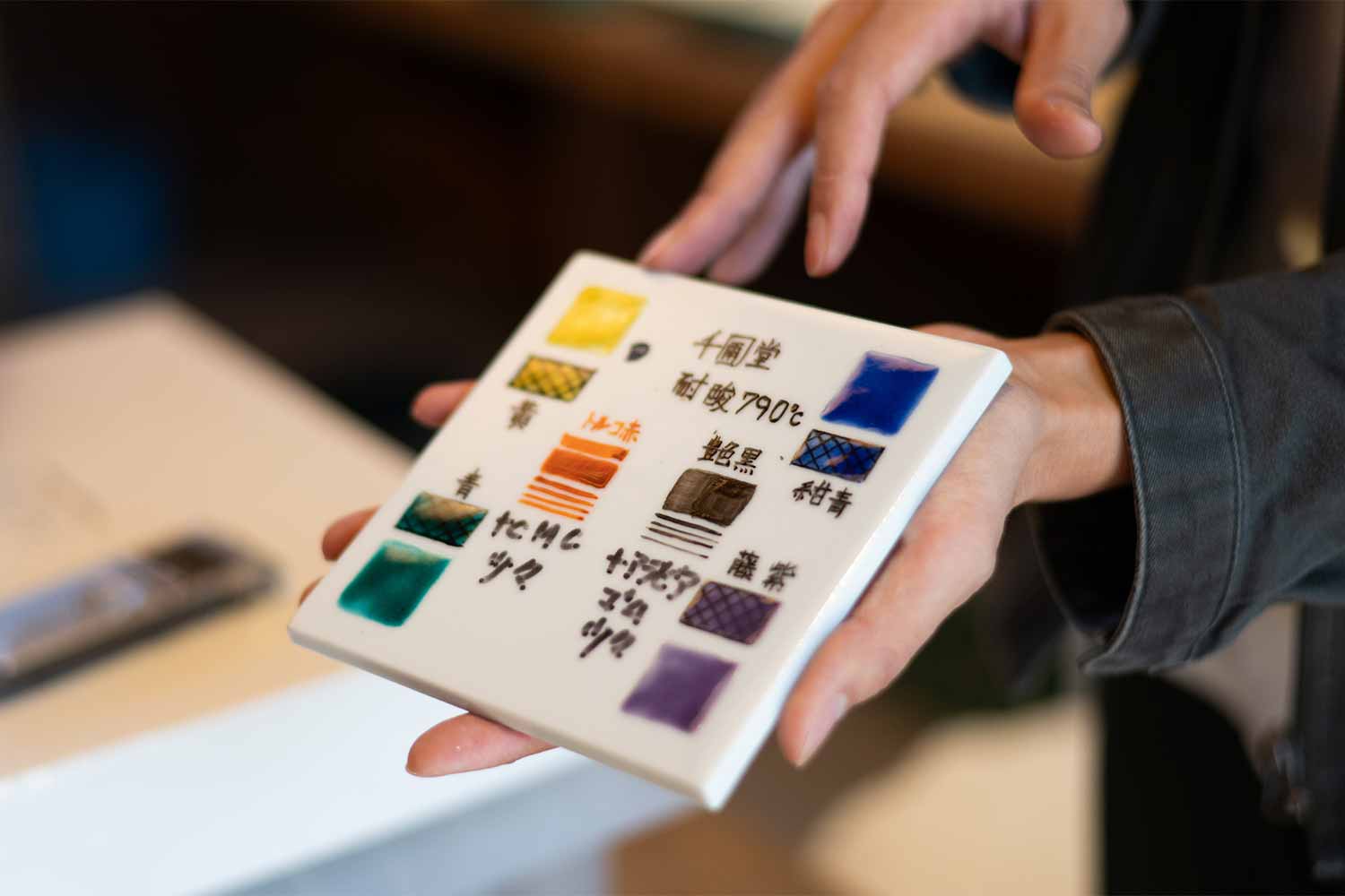 モダンアートと伝統工芸のコラボレーション！<br>アーティスト須田 悠さんと九谷焼の窯元へ