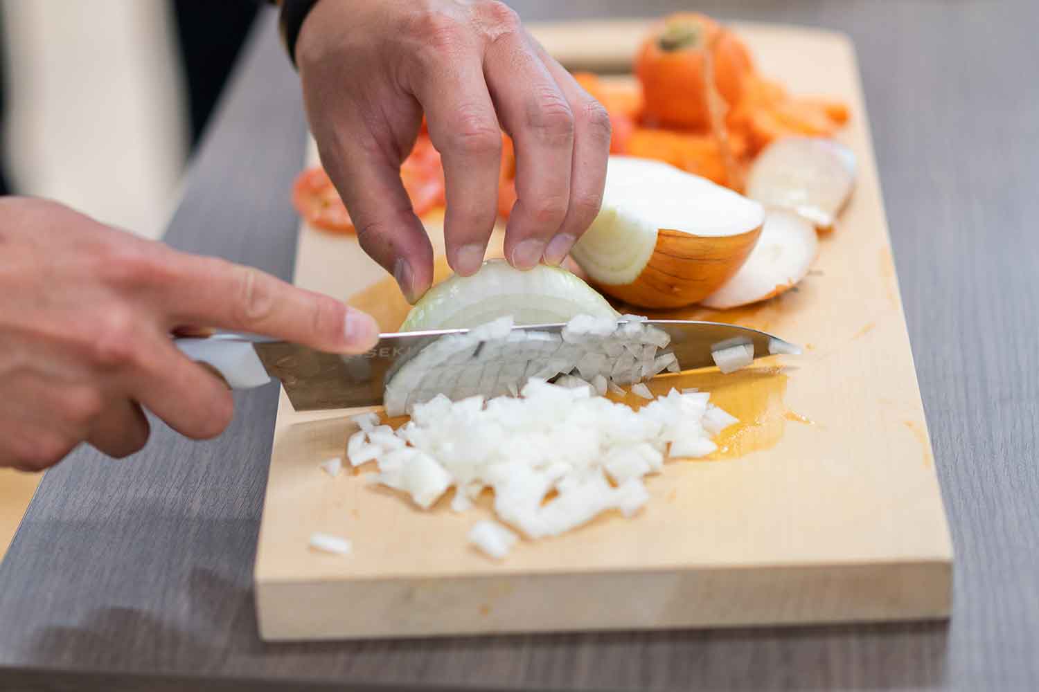 刃物の3S・関市から世界へ発信！日本初の超硬合金包丁『KISEKI:』の物語