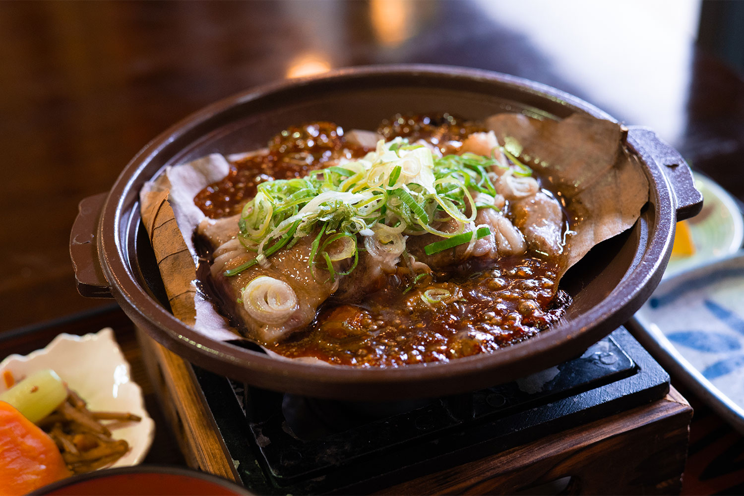 自然の中で癒しのひと時。森林浴と露天風呂が堪能できる温泉施設