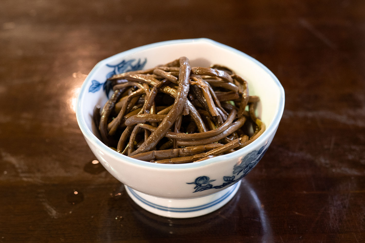 自然の中で癒しのひと時。森林浴と露天風呂が堪能できる温泉施設