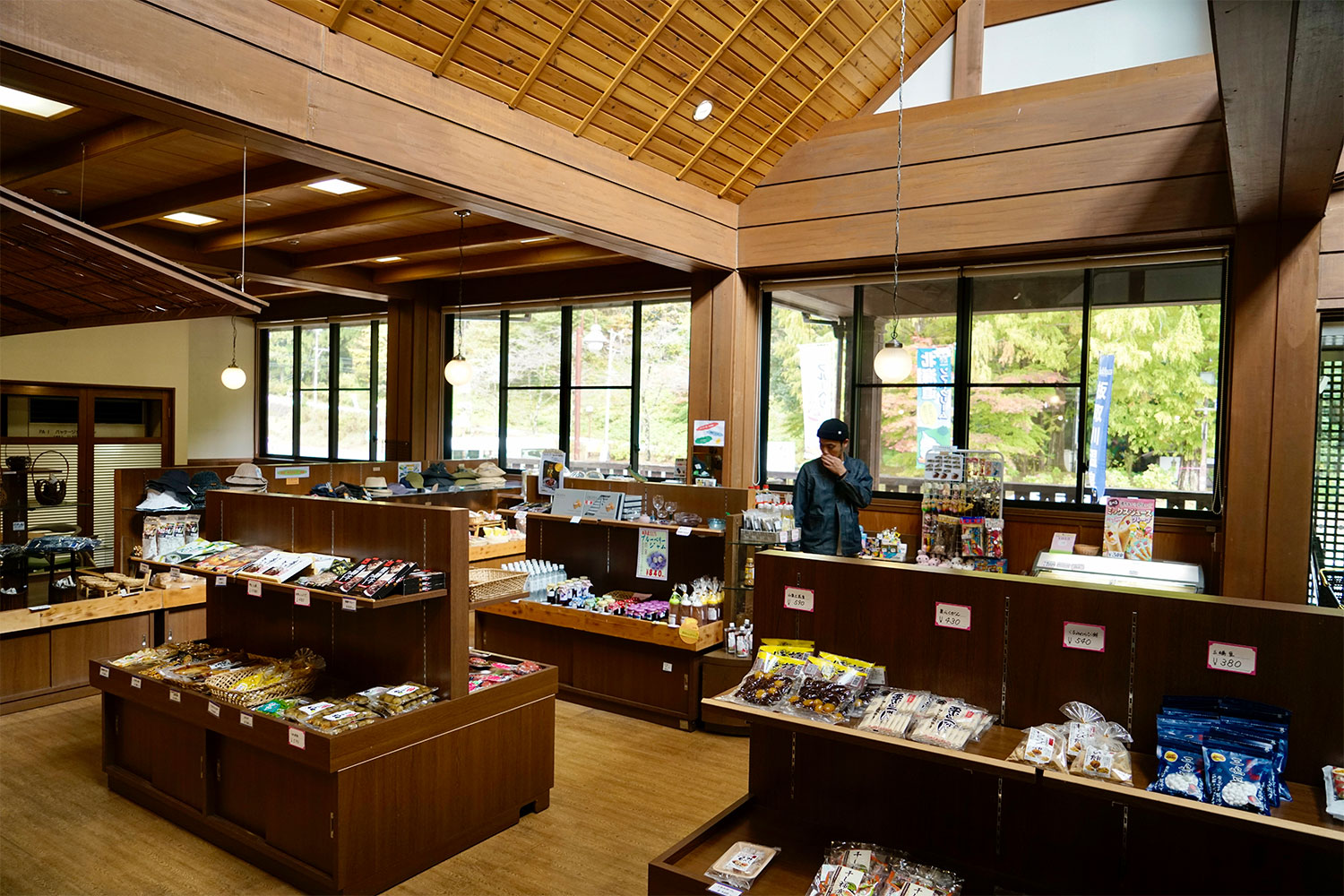 自然の中で癒しのひと時。森林浴と露天風呂が堪能できる温泉施設