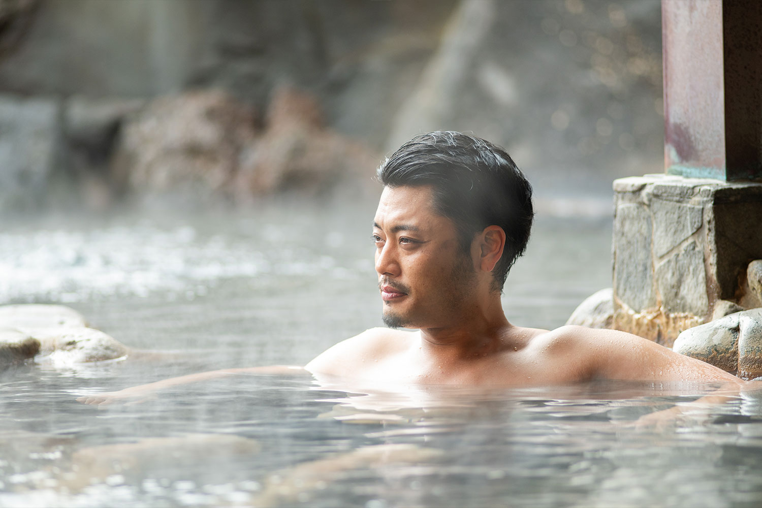 自然の中で癒しのひと時。森林浴と露天風呂が堪能できる温泉施設