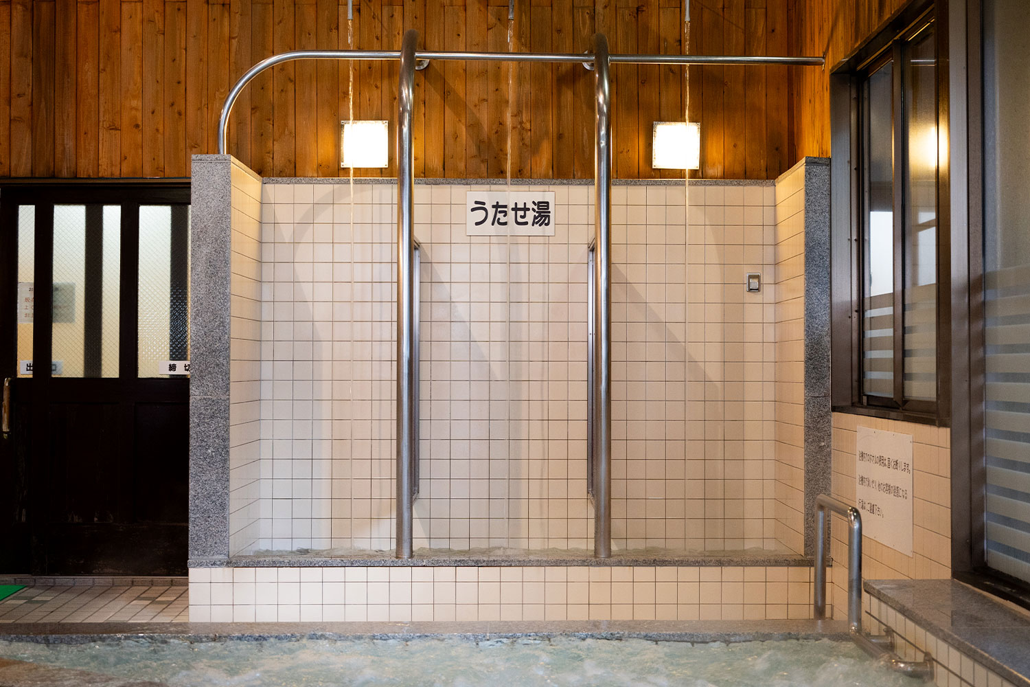 自然の中で癒しのひと時。森林浴と露天風呂が堪能できる温泉施設