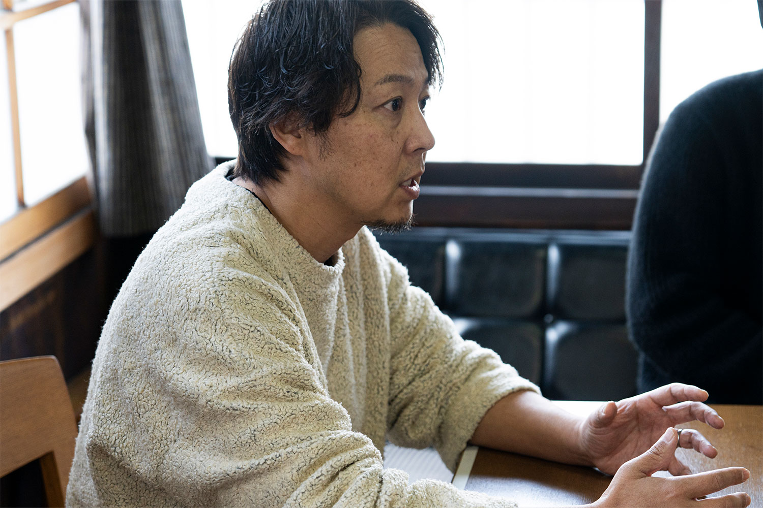 会津木綿とアーティストMHAKの伝統工芸コラボレーション！『はらっぱ』工場訪問レポート