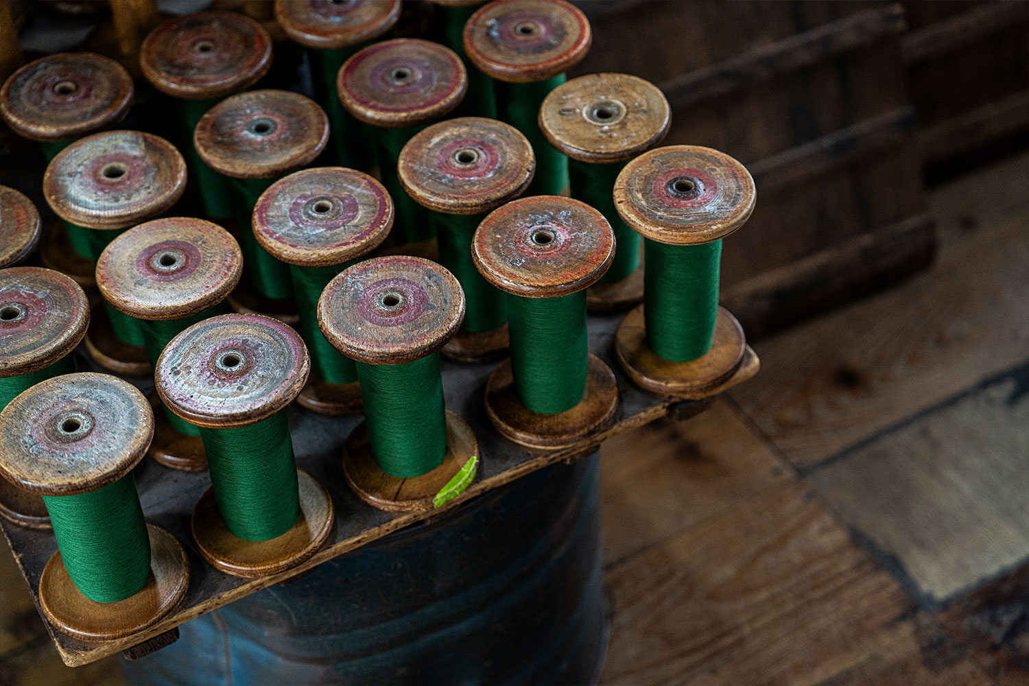 会津木綿とアーティストMHAKの伝統工芸コラボレーション！『はらっぱ』工場訪問レポート