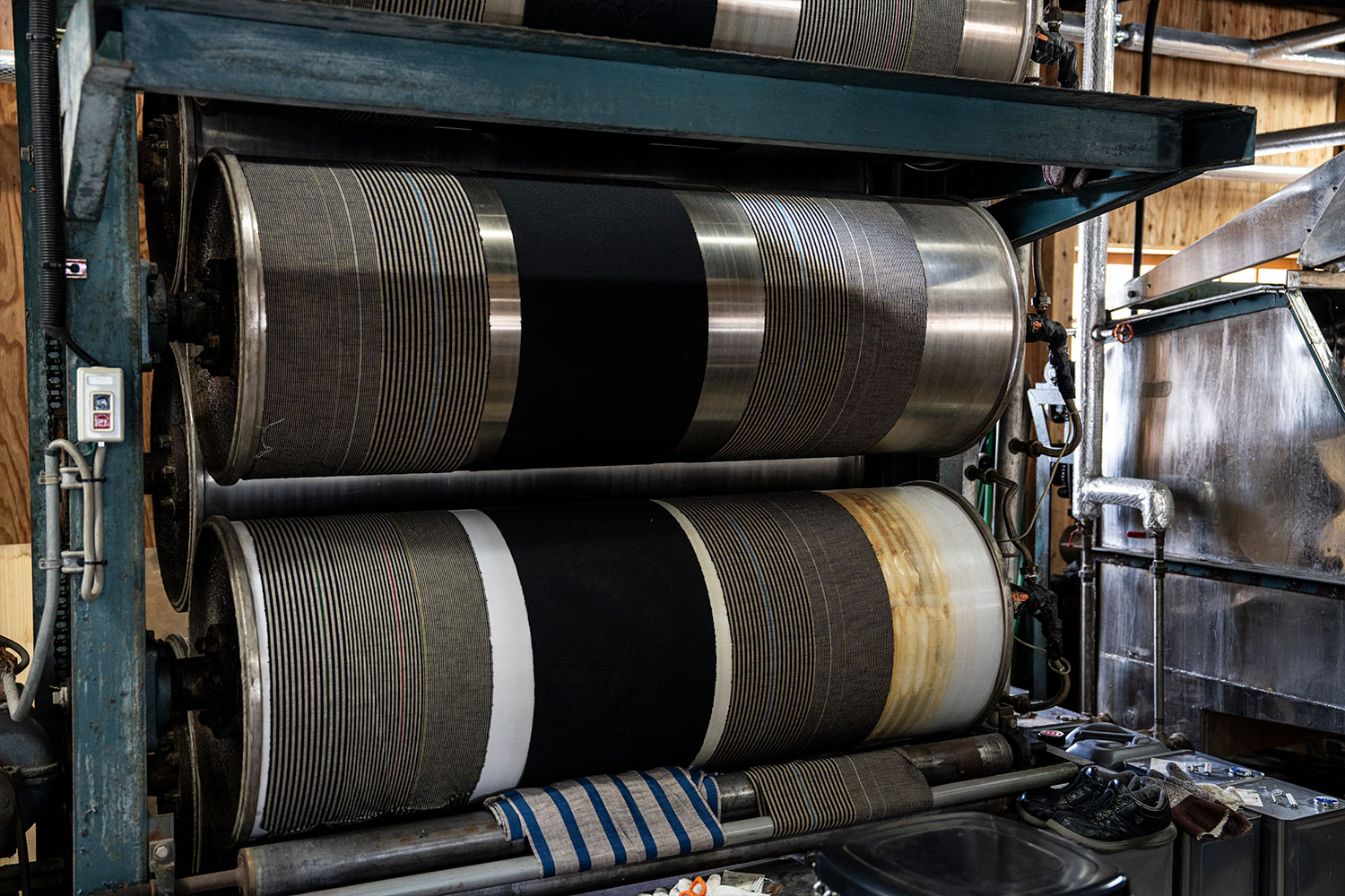 会津木綿とアーティストMHAKの伝統工芸コラボレーション！『はらっぱ』工場訪問レポート