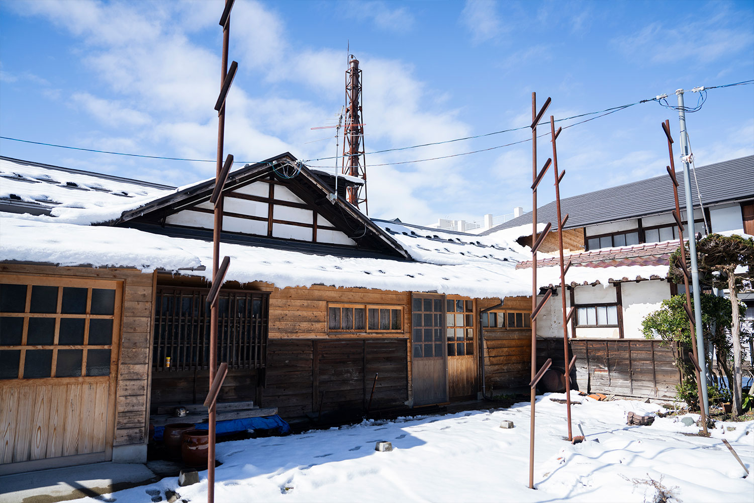 会津木綿とアーティストMHAKの伝統工芸コラボレーション！『はらっぱ』工場訪問レポート