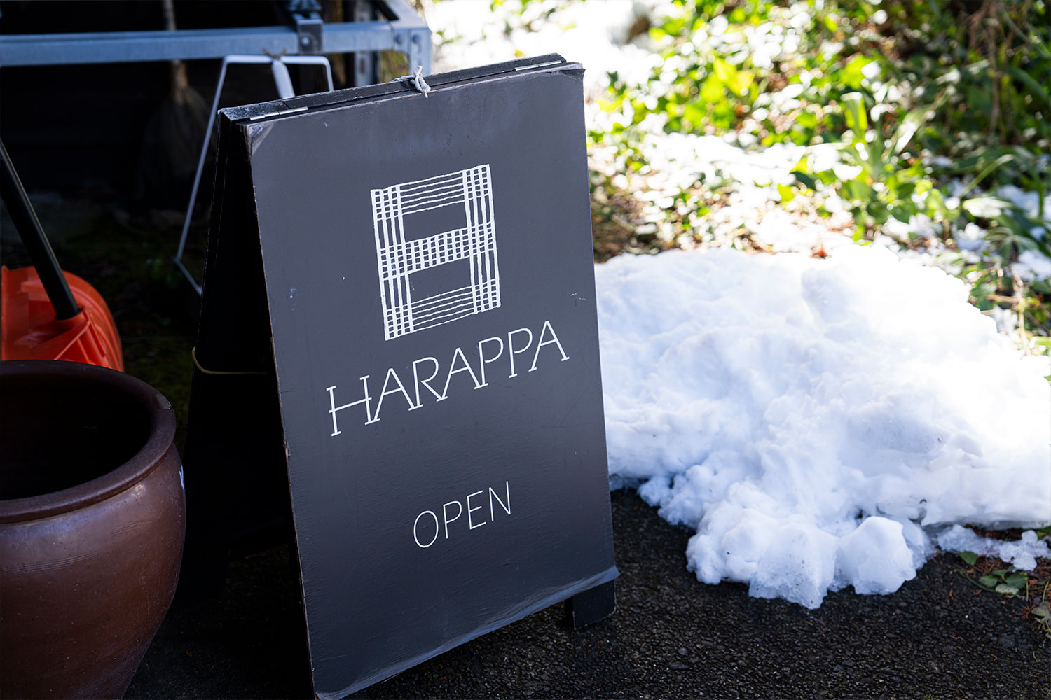 会津木綿とアーティストMHAKの伝統工芸コラボレーション！『はらっぱ』工場訪問レポート