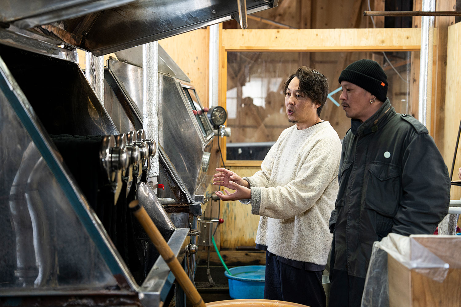 会津木綿とアーティストMHAKの伝統工芸コラボレーション！『はらっぱ』工場訪問レポート