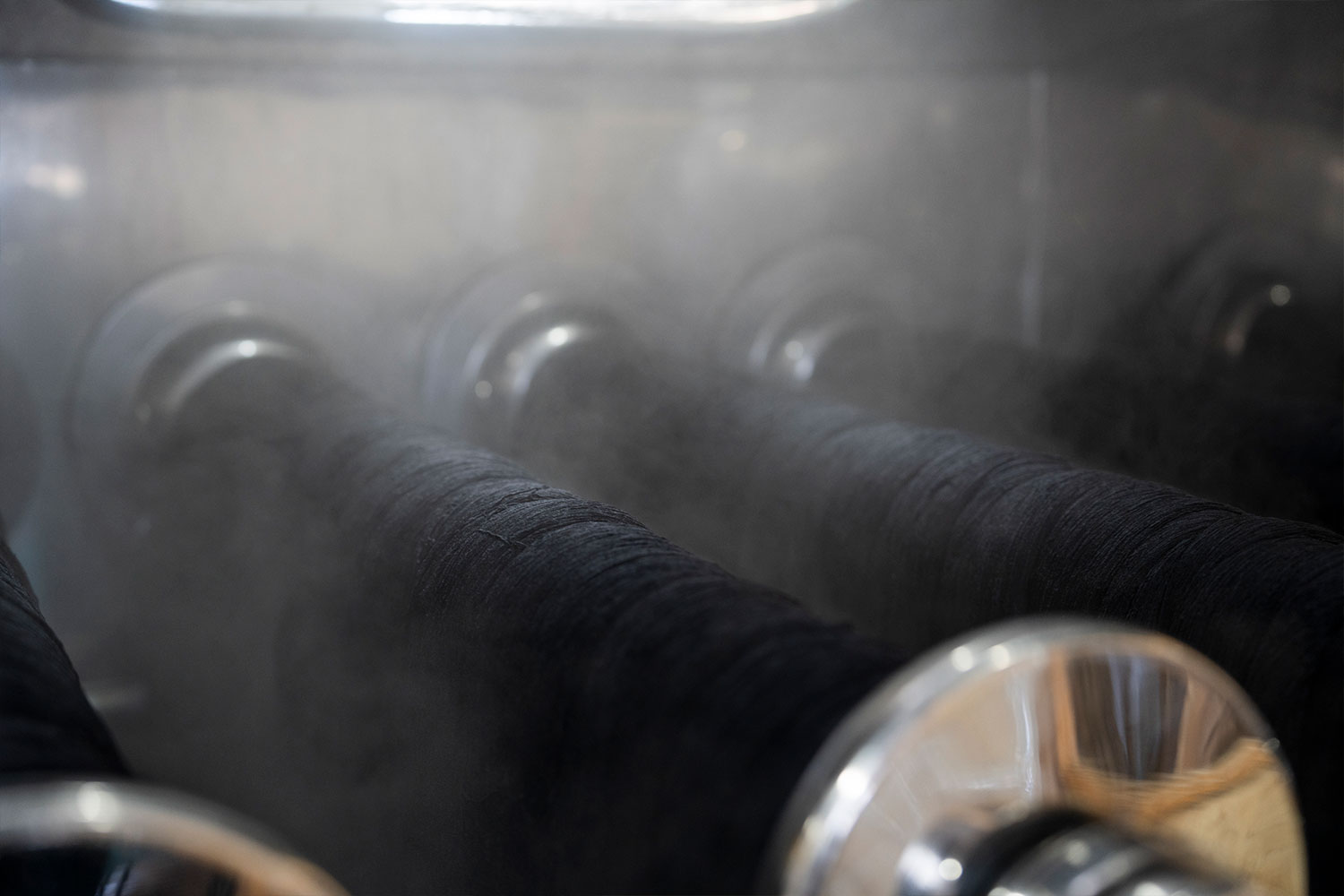 会津木綿とアーティストMHAKの伝統工芸コラボレーション！『はらっぱ』工場訪問レポート