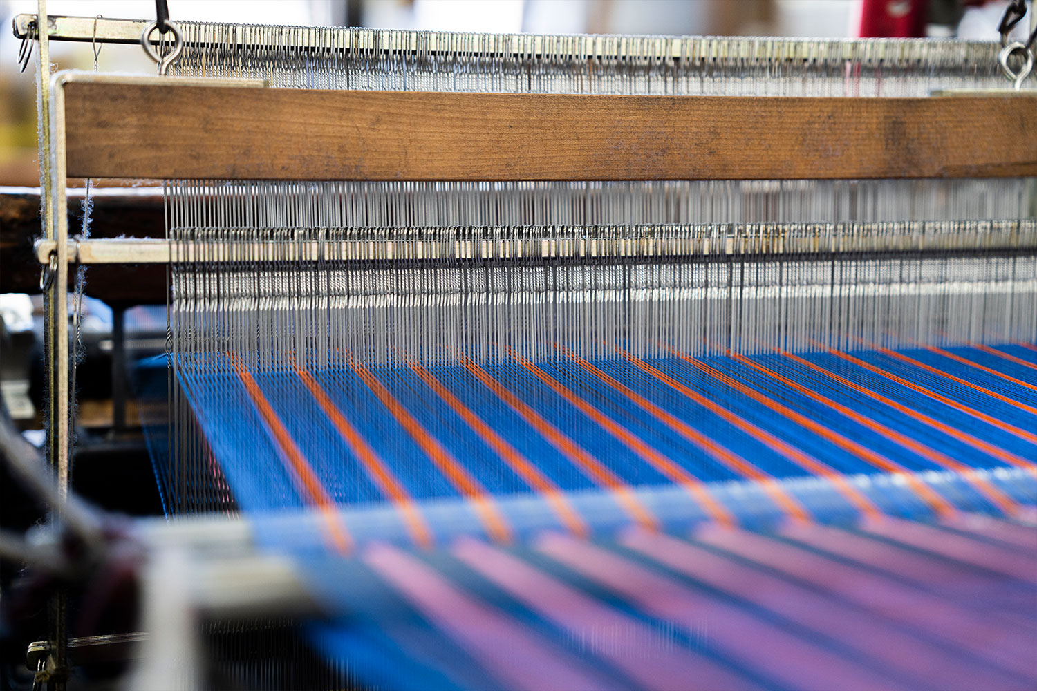 会津木綿とアーティストMHAKの伝統工芸コラボレーション！『はらっぱ』工場訪問レポート