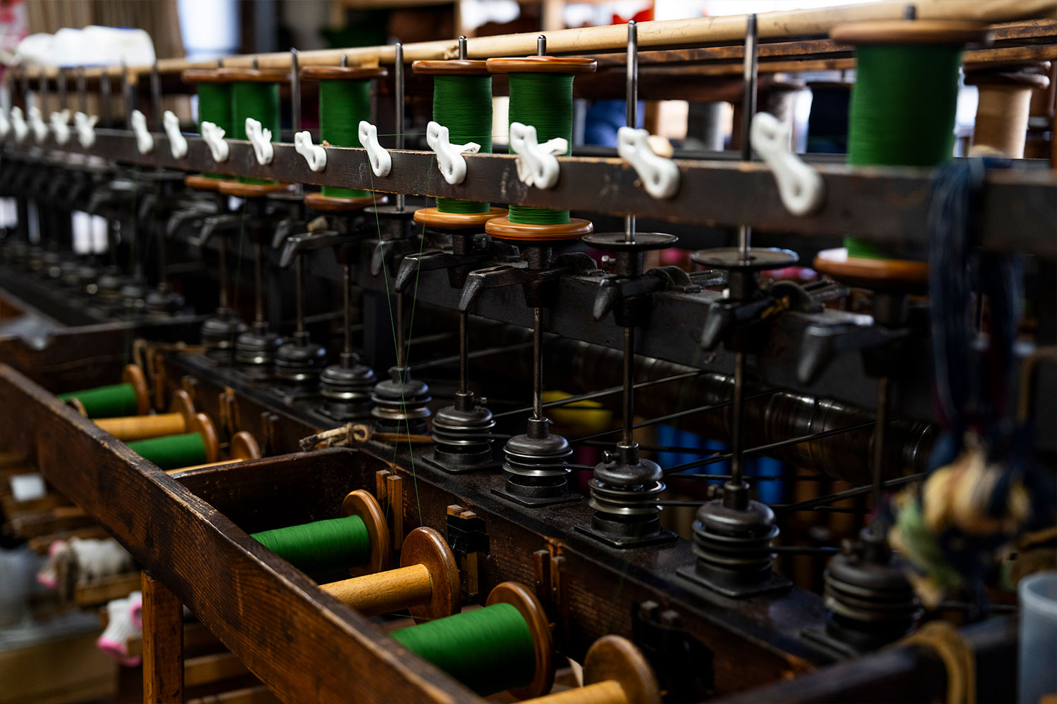 会津木綿とアーティストMHAKの伝統工芸コラボレーション！『はらっぱ』工場訪問レポート