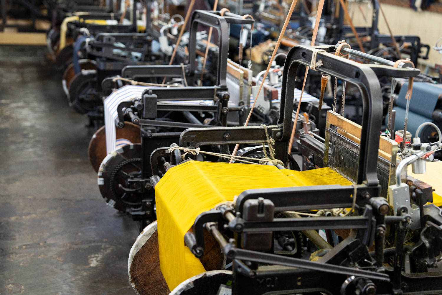 会津木綿とアーティストMHAKの伝統工芸コラボレーション！『はらっぱ』工場訪問レポート