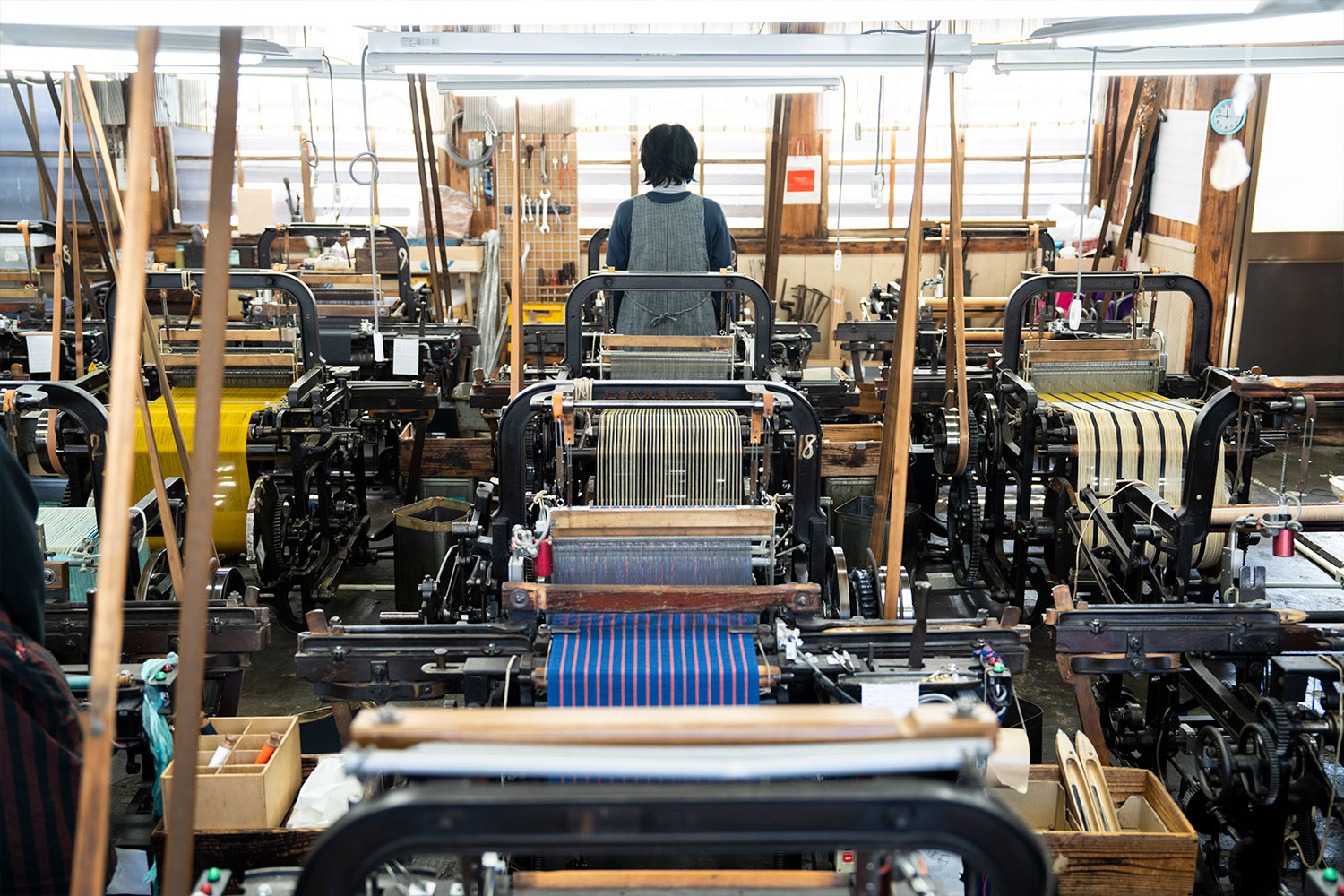 会津木綿とアーティストMHAKの伝統工芸コラボレーション！『はらっぱ』工場訪問レポート