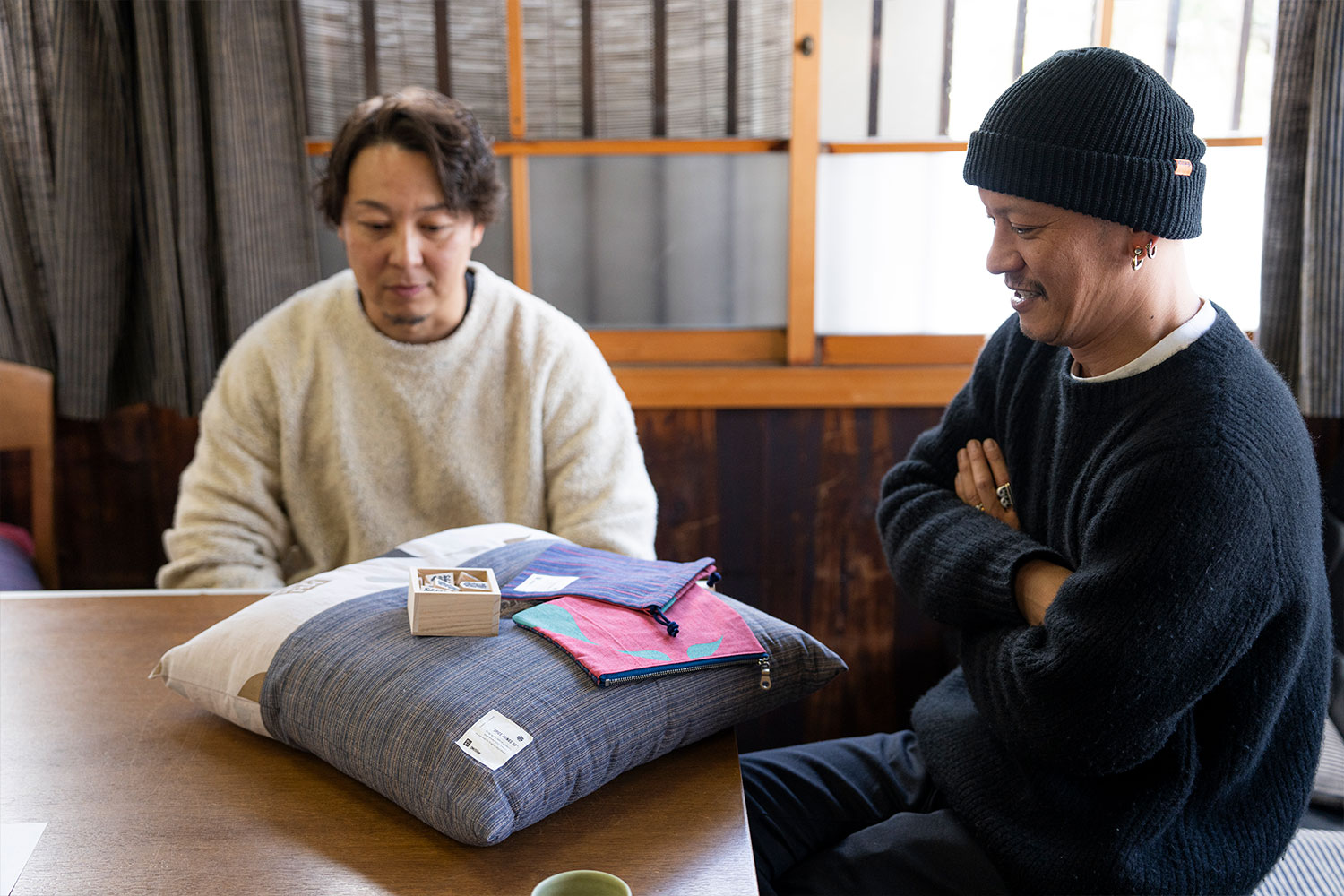 会津木綿とアーティストMHAKの伝統工芸コラボレーション！『はらっぱ』工場訪問レポート