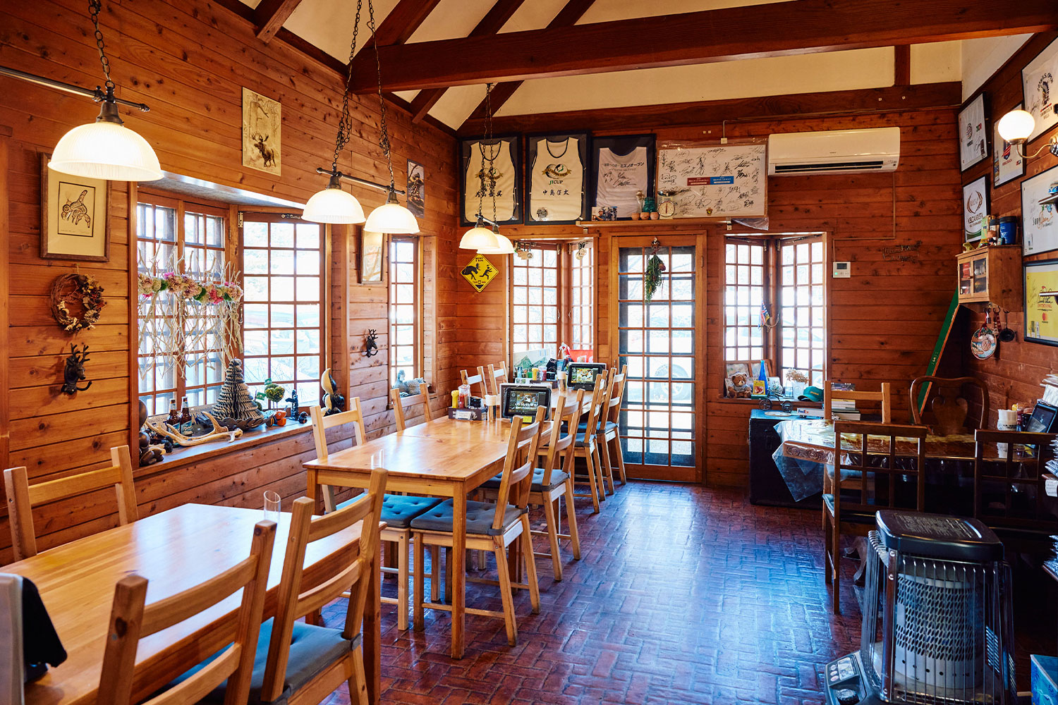 天然酵母パンと100%ビーフが自慢！富士河口湖の『ムースヒルズバーガー』で愛犬と一緒にハンバーガーを楽しむ