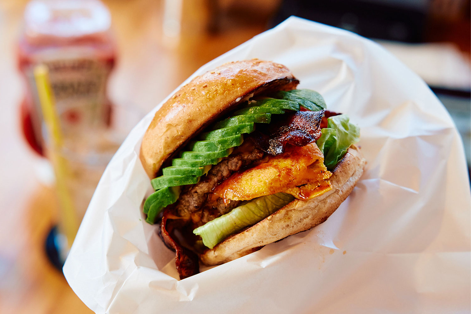 天然酵母パンと100%ビーフが自慢！富士河口湖の『ムースヒルズバーガー』で愛犬と一緒にハンバーガーを楽しむ