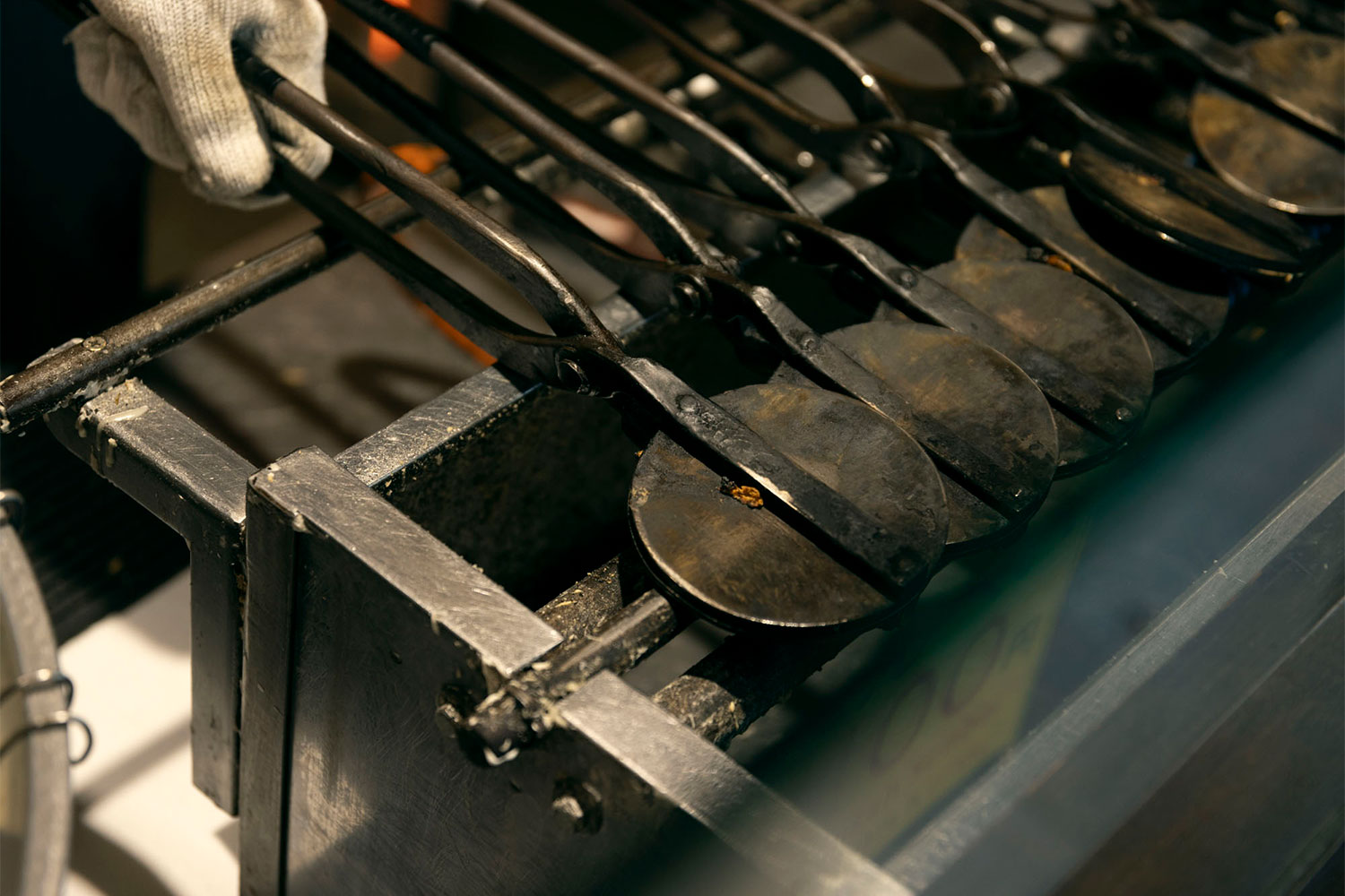 有馬温泉名物！賞味期限5秒の『なま炭酸せんべい』を湯の花道本舗で体験しよう