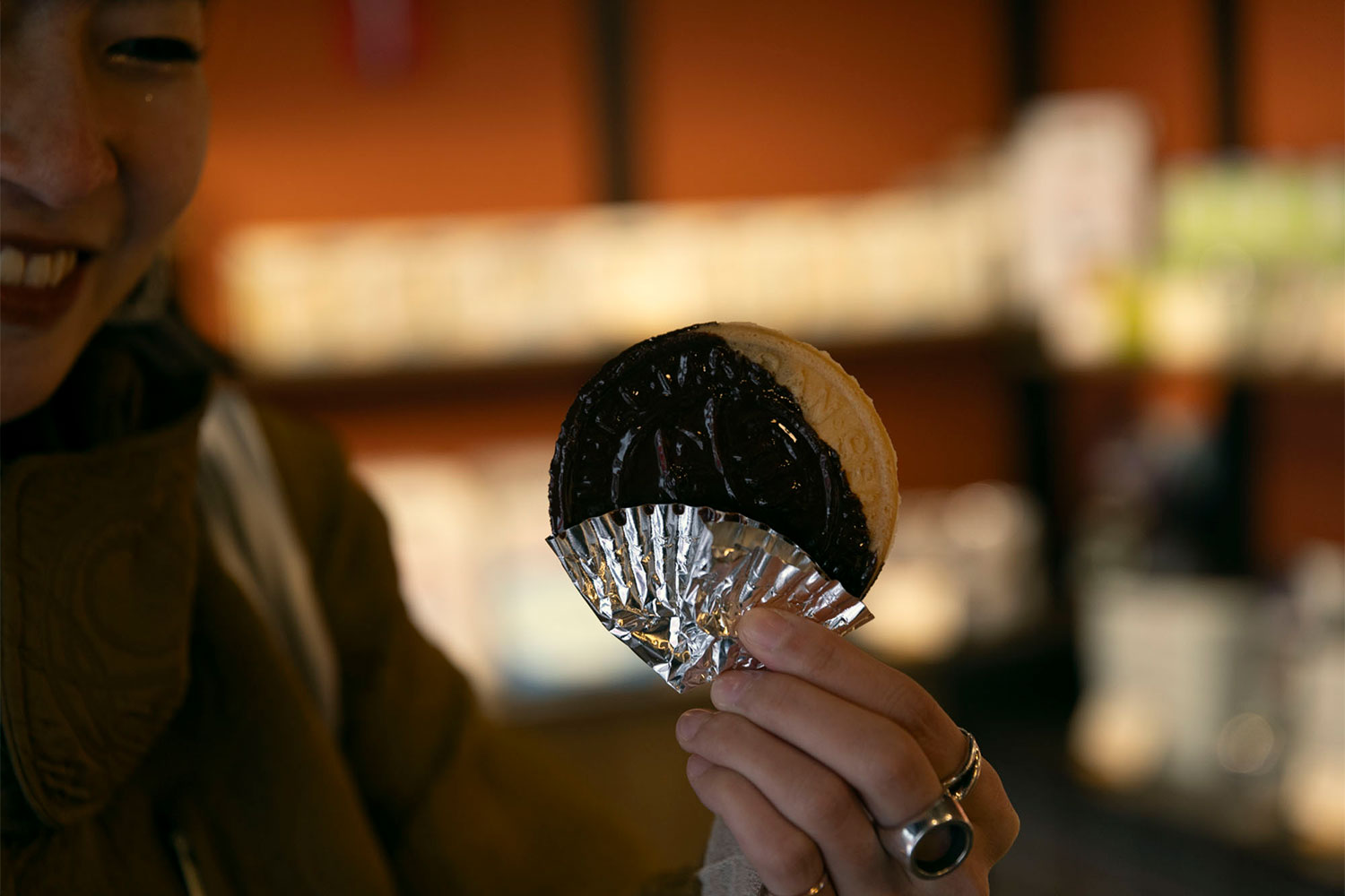 有馬温泉名物！賞味期限5秒の『なま炭酸せんべい』を湯の花道本舗で体験しよう