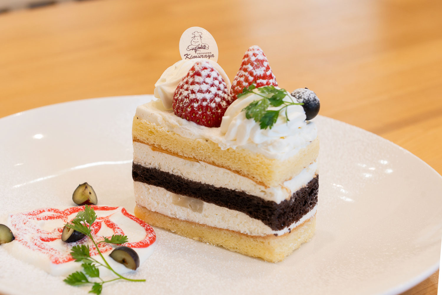 富士河口湖の手作りスイーツ！『ラ・ヴェルデュール木村屋』で贅沢なケーキとアイスキャンディを楽しもう