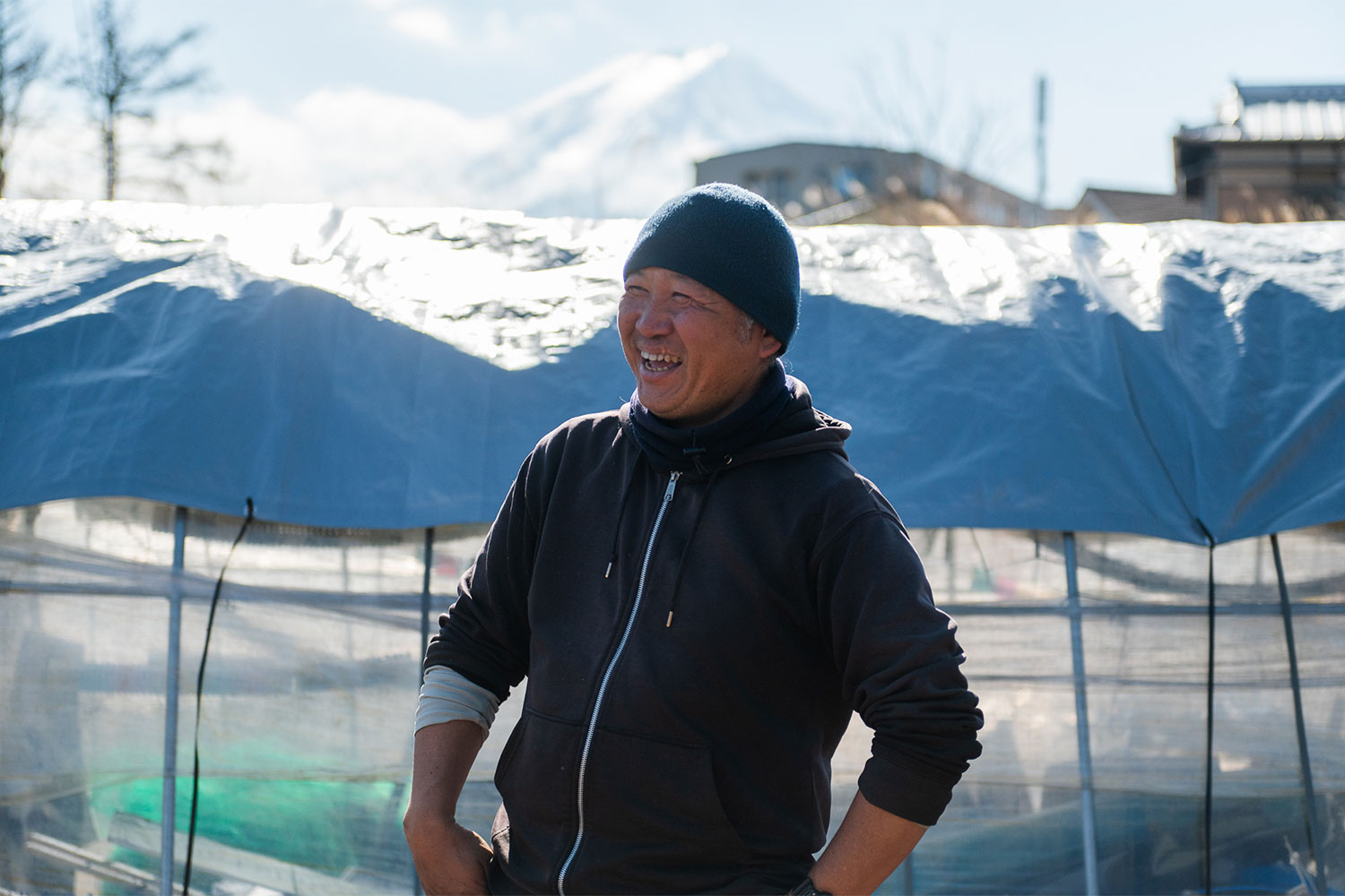 河口湖へ移住した2人のクリエイターが運営するハイブリッドなニンニク農園