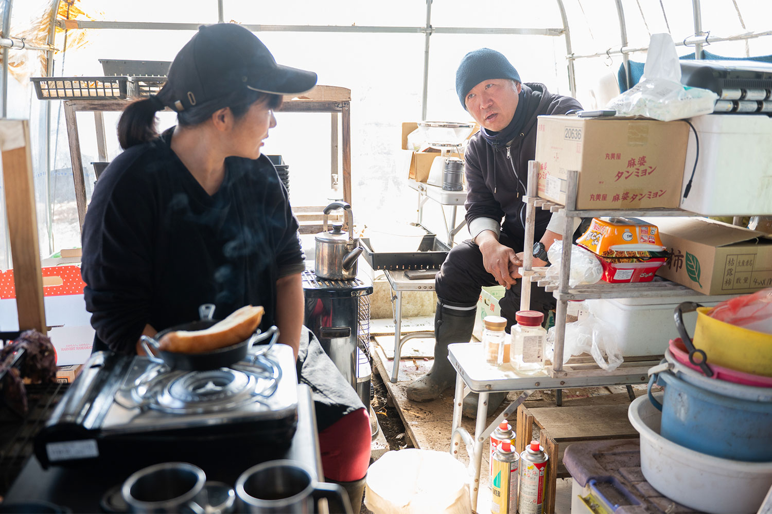 河口湖へ移住した2人のクリエイターが運営するハイブリッドなニンニク農園