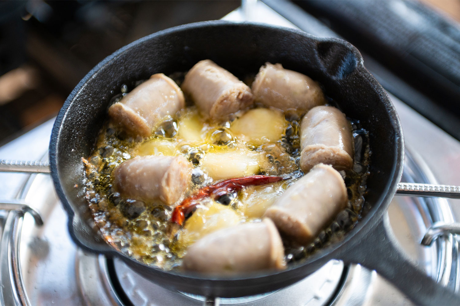 河口湖へ移住した2人のクリエイターが運営するハイブリッドなニンニク農園